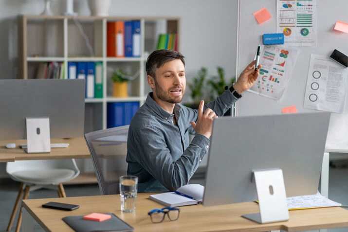 Digital marketing expert presenting business growth strategy in office
