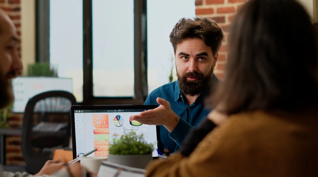 SEO expert sharing insights