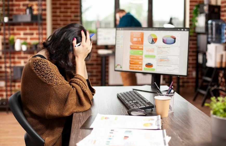 SEO expert troubleshooting declining search engine rankings